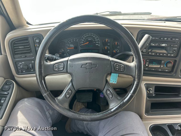 image for item FC5192 2003 Chevrolet Suburban  SUV