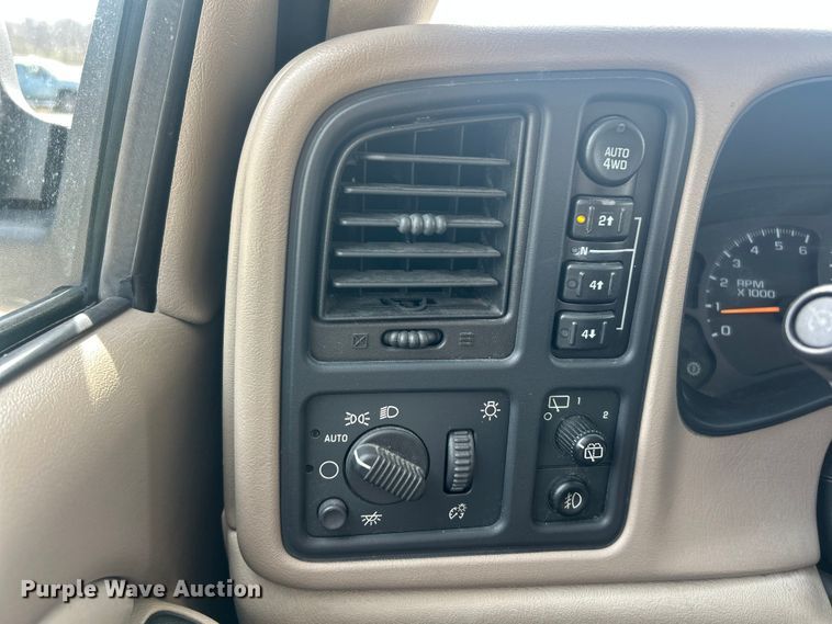 image for item FC5192 2003 Chevrolet Suburban  SUV