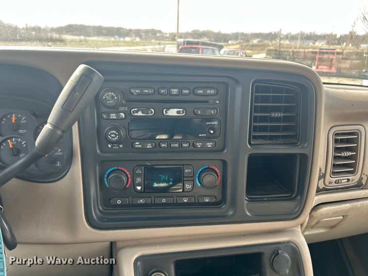 image for item FC5192 2003 Chevrolet Suburban  SUV