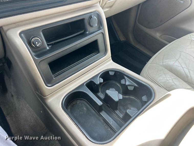 image for item FC5192 2003 Chevrolet Suburban  SUV