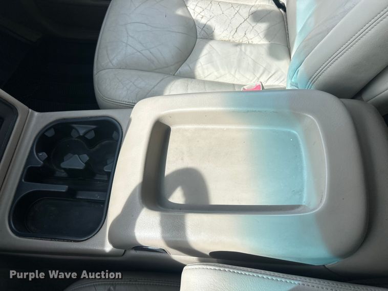 image for item FC5192 2003 Chevrolet Suburban  SUV