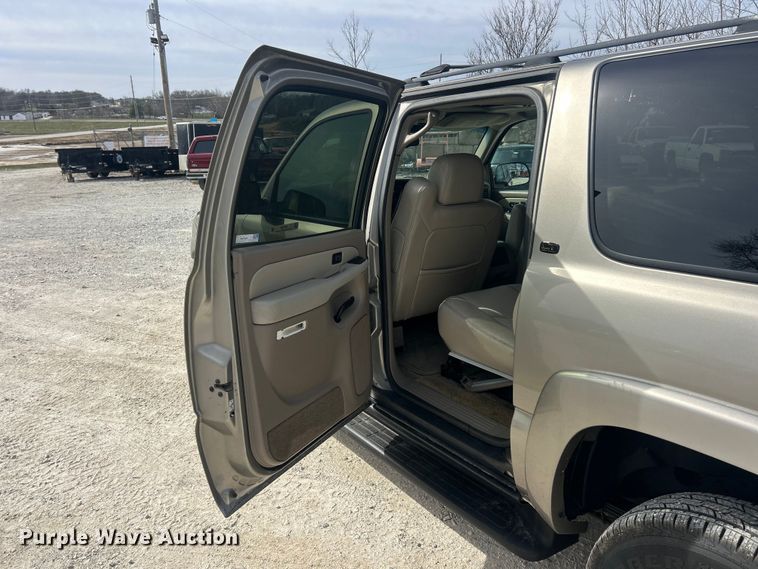 image for item FC5192 2003 Chevrolet Suburban  SUV