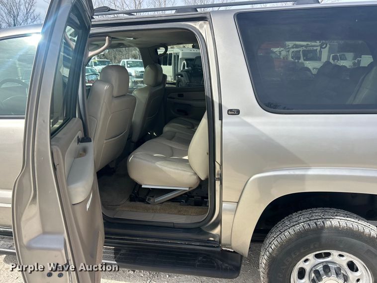 image for item FC5192 2003 Chevrolet Suburban  SUV