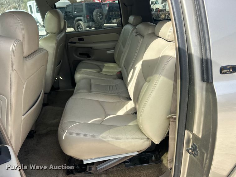 image for item FC5192 2003 Chevrolet Suburban  SUV