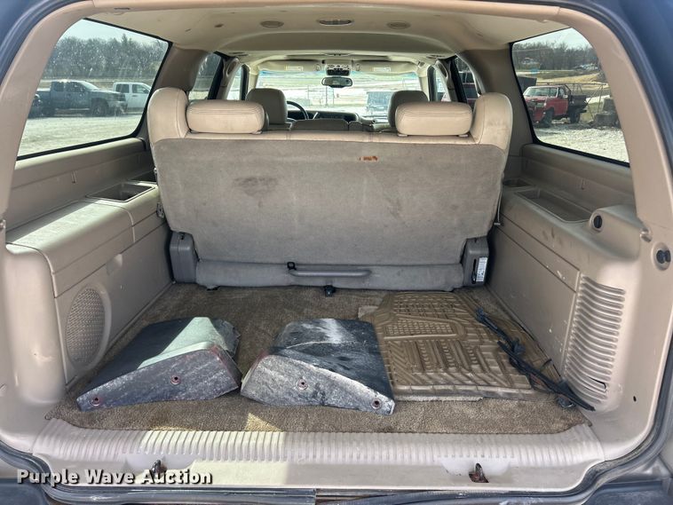 image for item FC5192 2003 Chevrolet Suburban  SUV