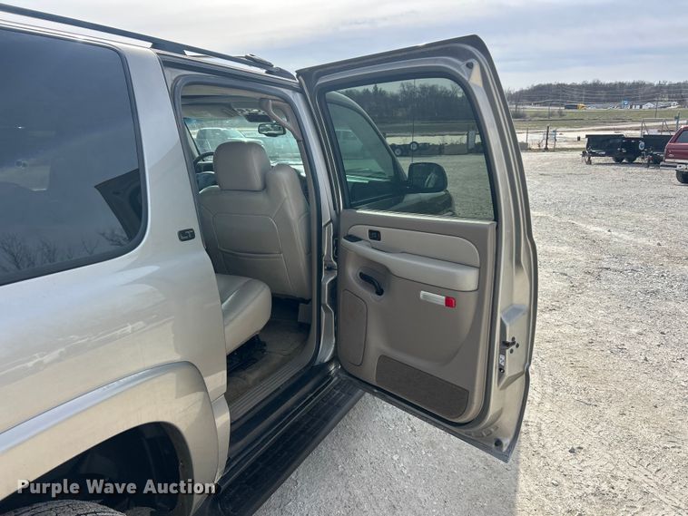 image for item FC5192 2003 Chevrolet Suburban  SUV