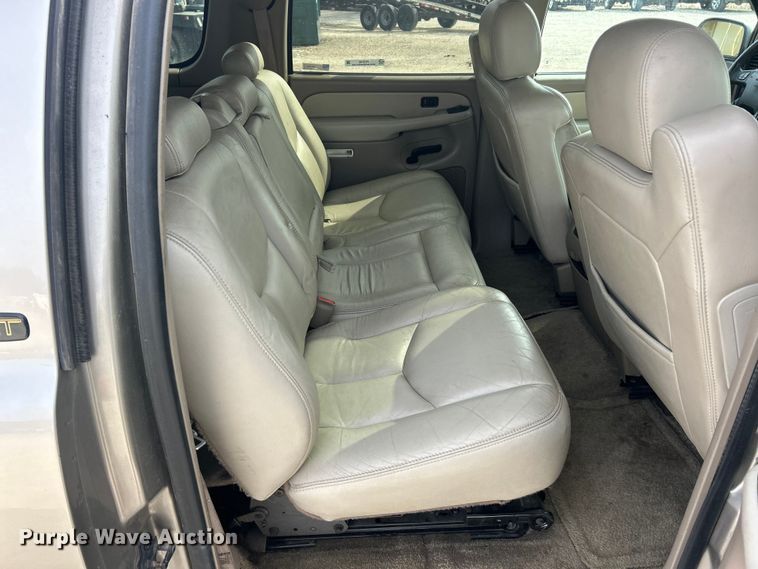 image for item FC5192 2003 Chevrolet Suburban  SUV