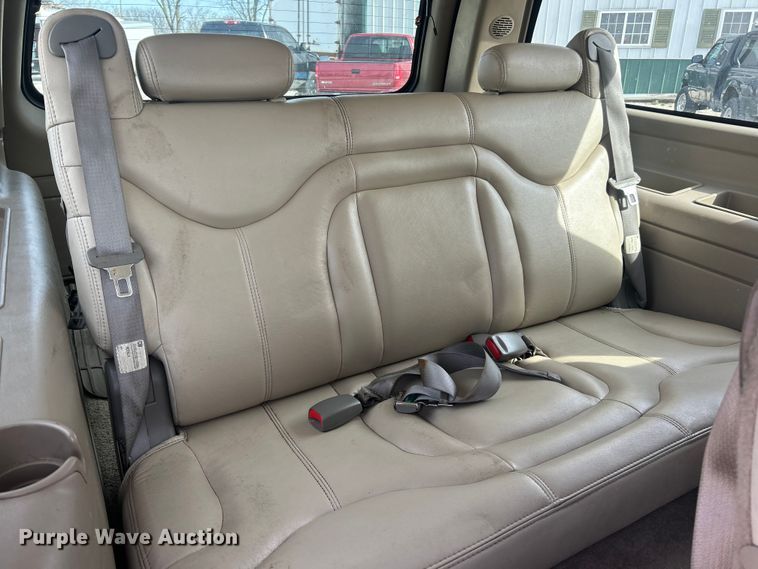 image for item FC5192 2003 Chevrolet Suburban  SUV