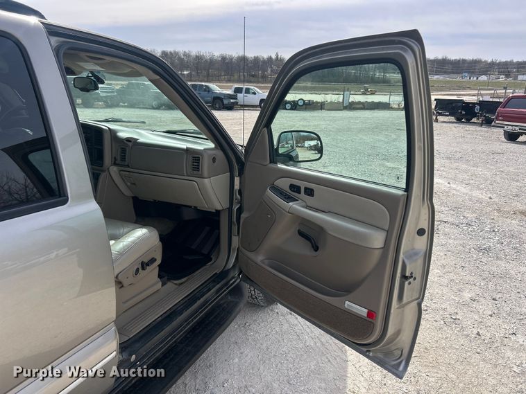 image for item FC5192 2003 Chevrolet Suburban  SUV