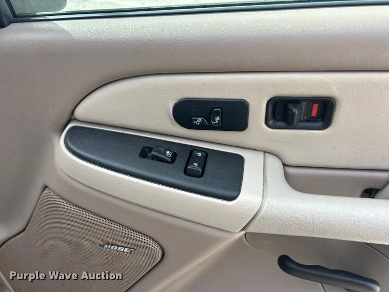 image for item FC5192 2003 Chevrolet Suburban  SUV