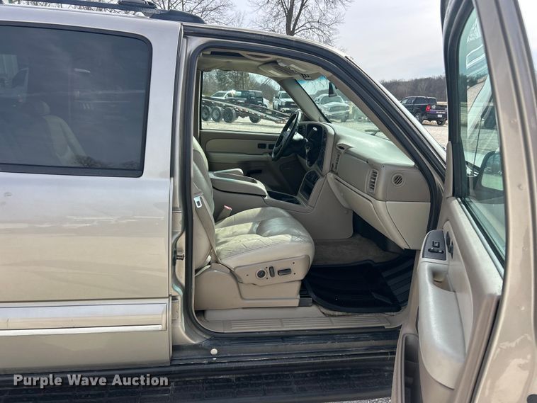image for item FC5192 2003 Chevrolet Suburban  SUV