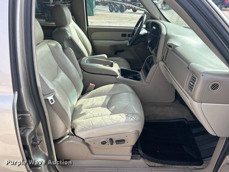 image for item FC5192 2003 Chevrolet Suburban  SUV