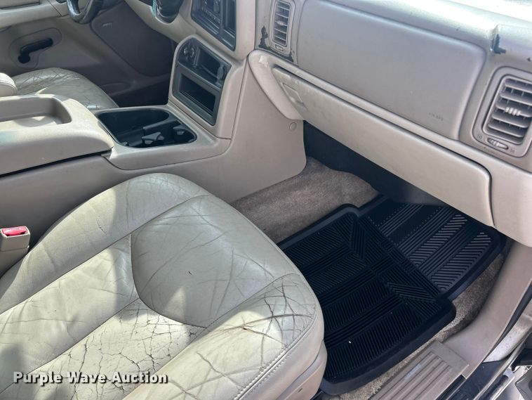 image for item FC5192 2003 Chevrolet Suburban  SUV