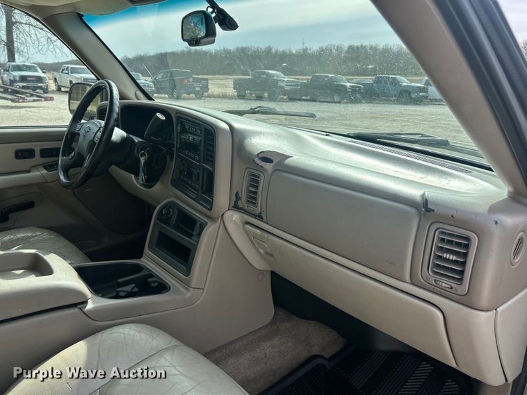 image for item FC5192 2003 Chevrolet Suburban  SUV