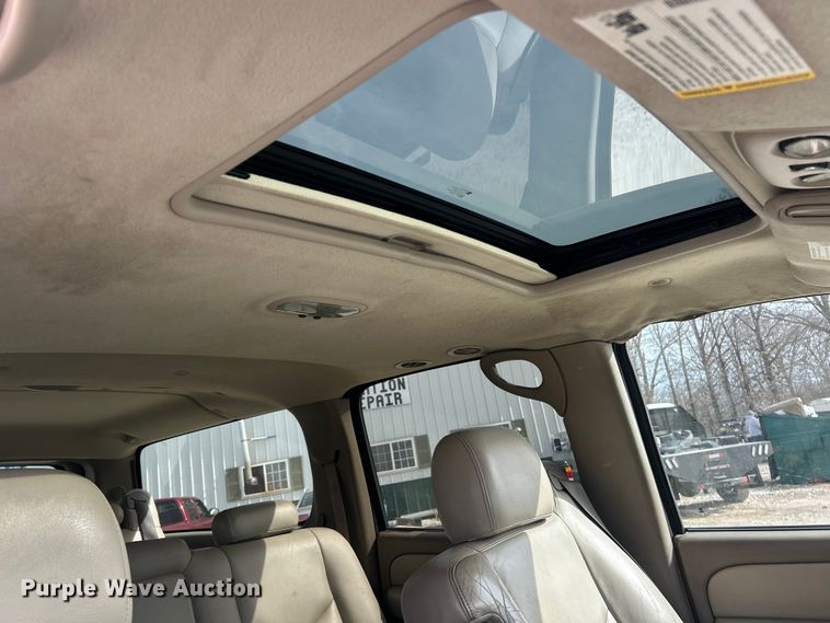 image for item FC5192 2003 Chevrolet Suburban  SUV