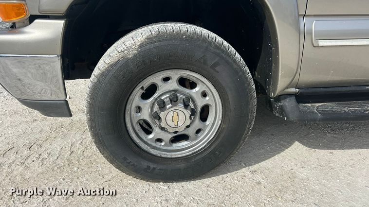 image for item FC5192 2003 Chevrolet Suburban  SUV