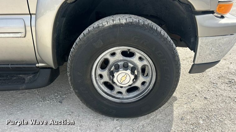 image for item FC5192 2003 Chevrolet Suburban  SUV