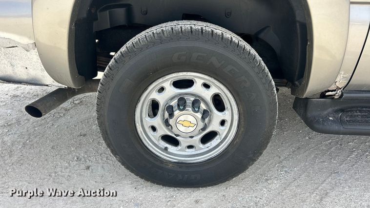 image for item FC5192 2003 Chevrolet Suburban  SUV