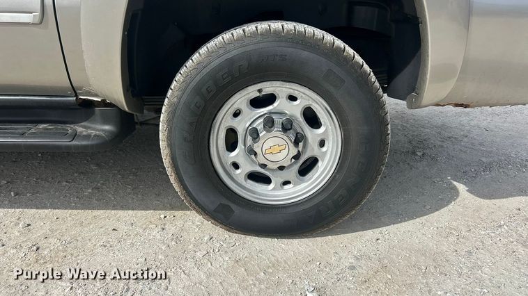 image for item FC5192 2003 Chevrolet Suburban  SUV