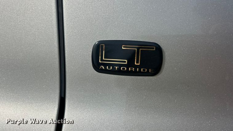 image for item FC5192 2003 Chevrolet Suburban  SUV