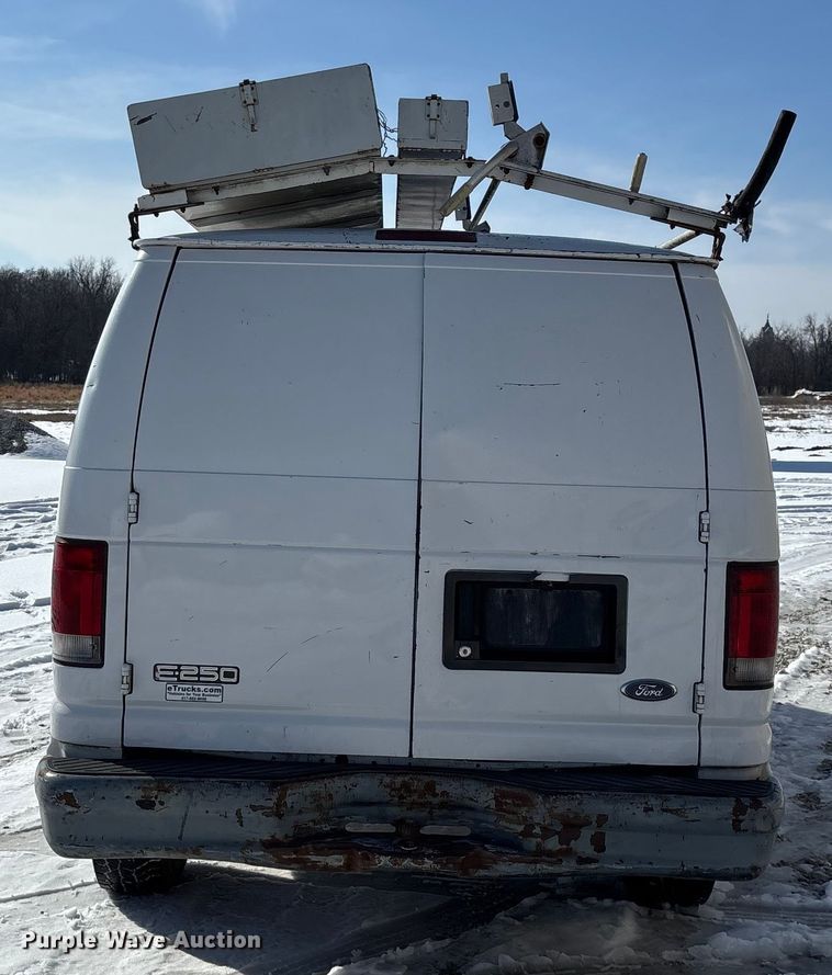 image for item FG0060 2004 Ford E250 van