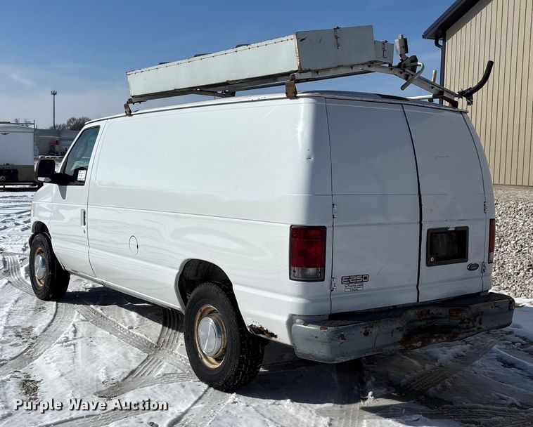 image for item FG0060 2004 Ford E250 van