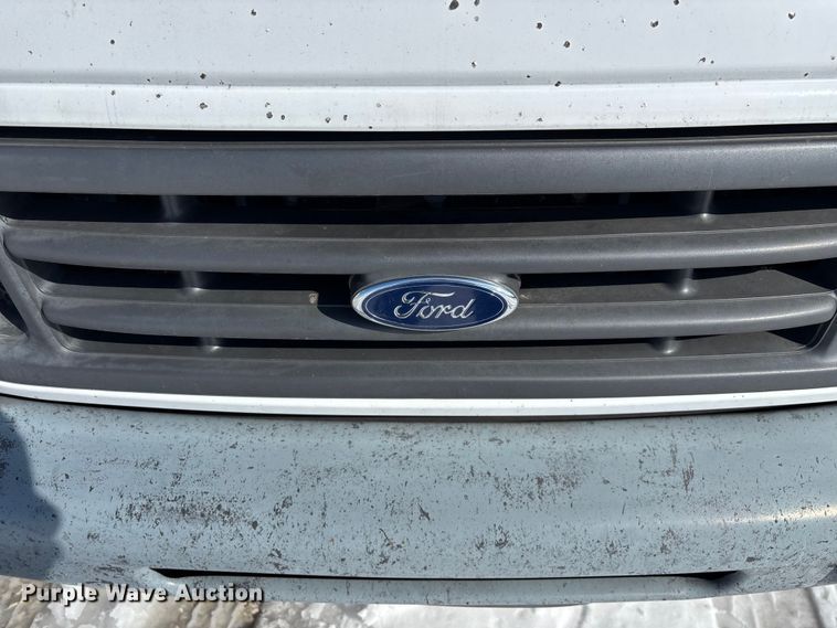 image for item FG0060 2004 Ford E250 van
