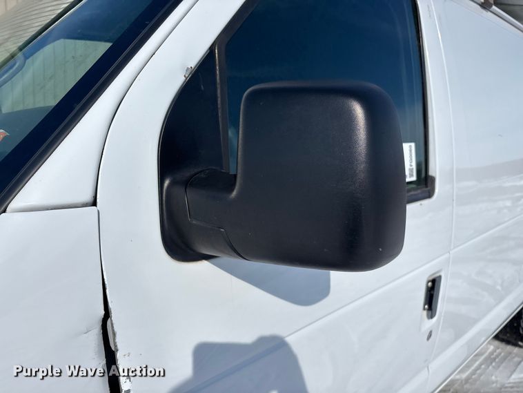 image for item FG0060 2004 Ford E250 van