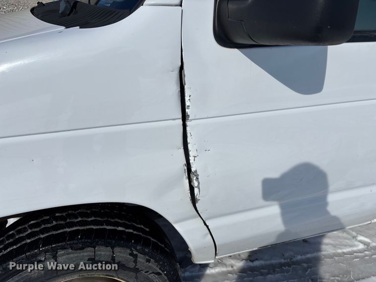 image for item FG0060 2004 Ford E250 van