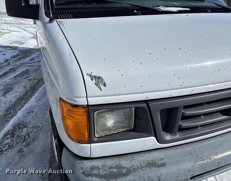 image for item FG0060 2004 Ford E250 van