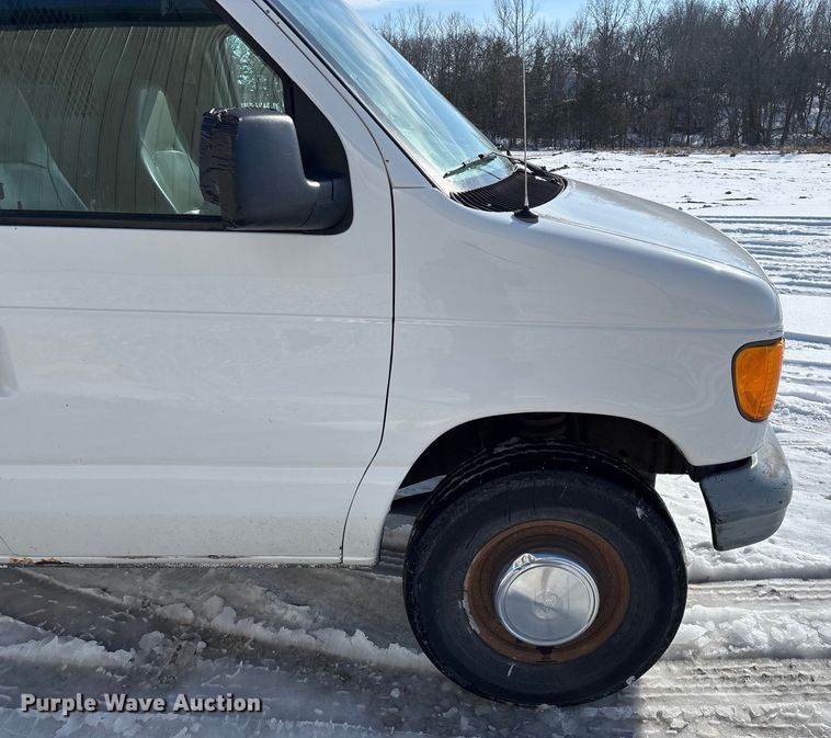 image for item FG0060 2004 Ford E250 van