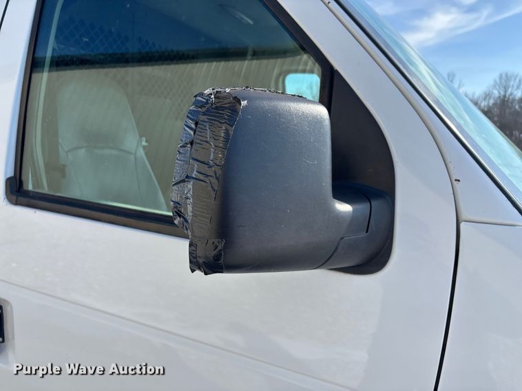 image for item FG0060 2004 Ford E250 van