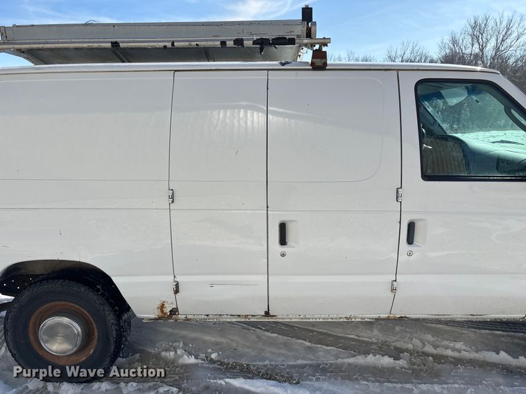 image for item FG0060 2004 Ford E250 van