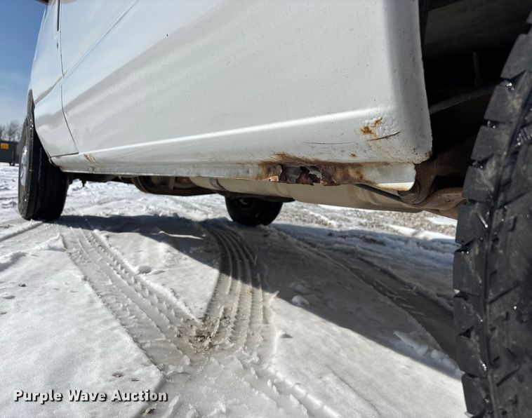 image for item FG0060 2004 Ford E250 van