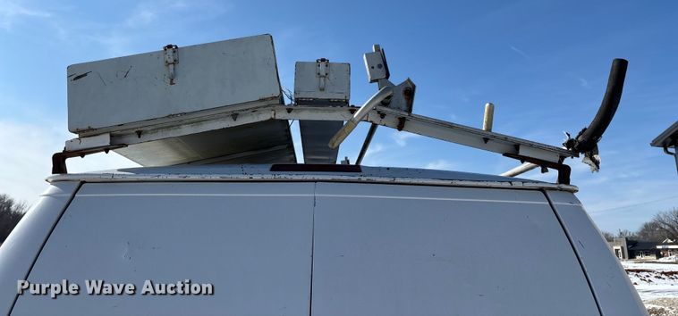 image for item FG0060 2004 Ford E250 van