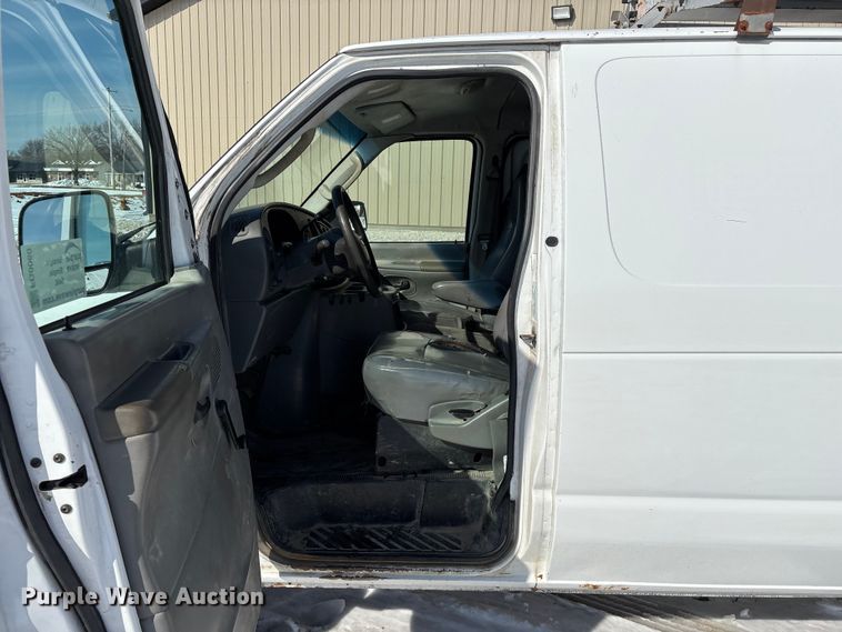image for item FG0060 2004 Ford E250 van