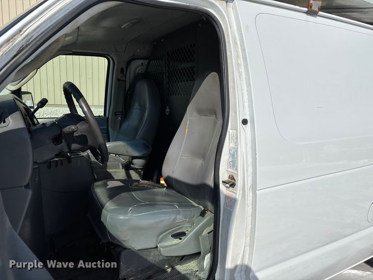 image for item FG0060 2004 Ford E250 van