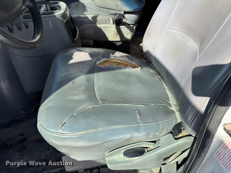 image for item FG0060 2004 Ford E250 van