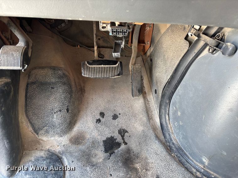 image for item FG0060 2004 Ford E250 van