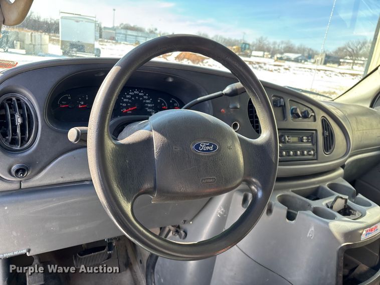 image for item FG0060 2004 Ford E250 van