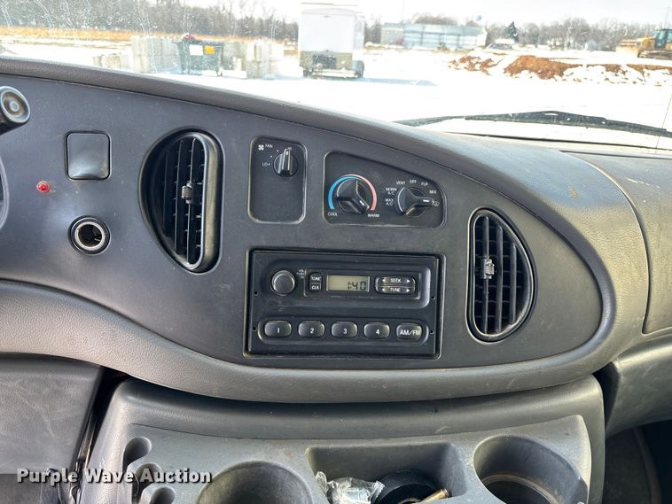 image for item FG0060 2004 Ford E250 van