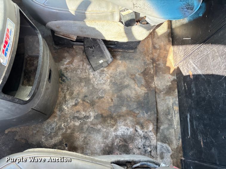 image for item FG0060 2004 Ford E250 van