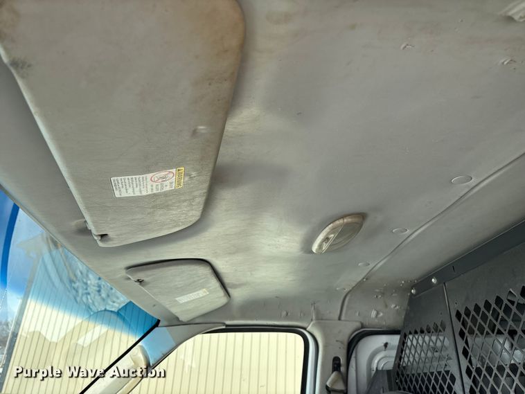 image for item FG0060 2004 Ford E250 van