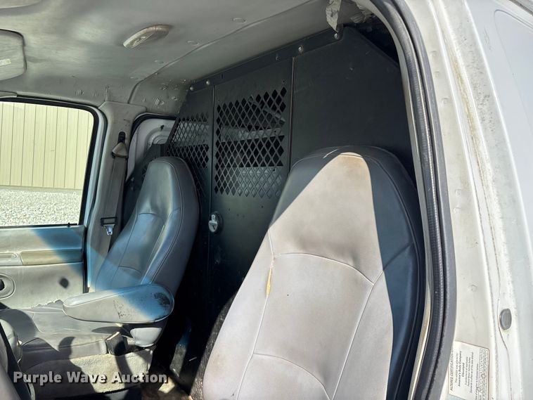 image for item FG0060 2004 Ford E250 van