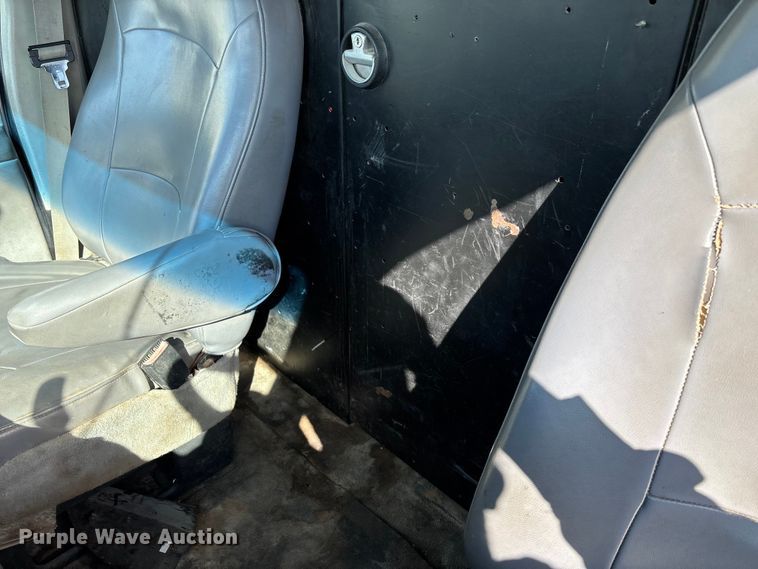 image for item FG0060 2004 Ford E250 van