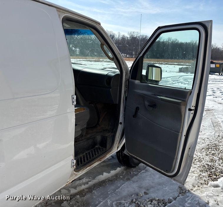 image for item FG0060 2004 Ford E250 van