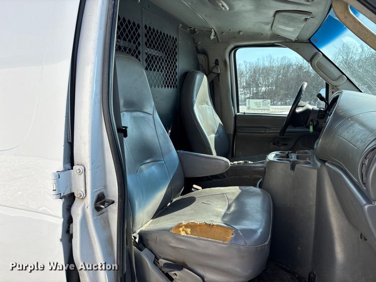 image for item FG0060 2004 Ford E250 van