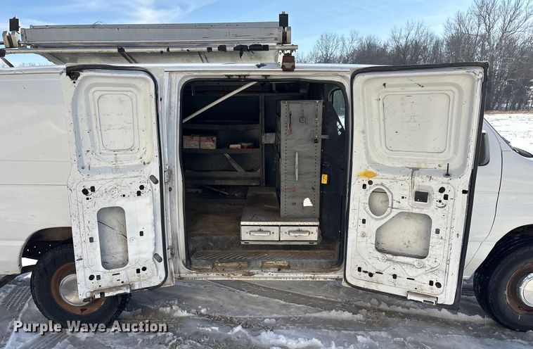 image for item FG0060 2004 Ford E250 van