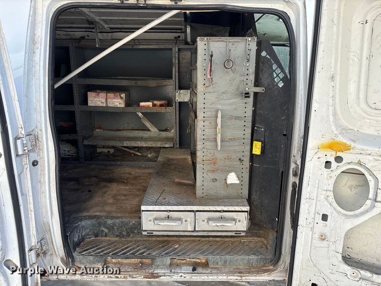 image for item FG0060 2004 Ford E250 van