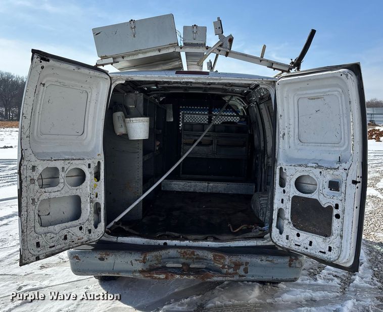 image for item FG0060 2004 Ford E250 van